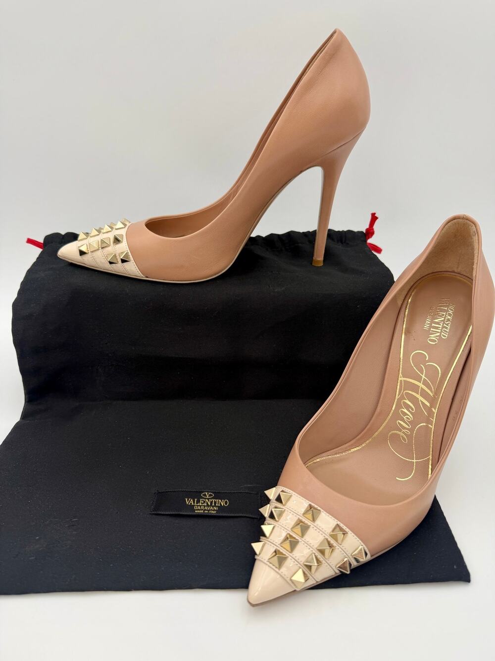 Valentino Alcove Rockstud Pumps Nude Beige Cream Leather Size 38 / 8 Stiletto